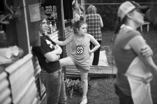 Taboo_snapshots_neonacizm_640_17